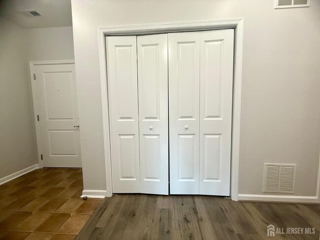 Building Photo - 531 Doral Ct