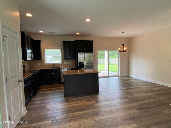 Building Photo - 211 Admiral Ct