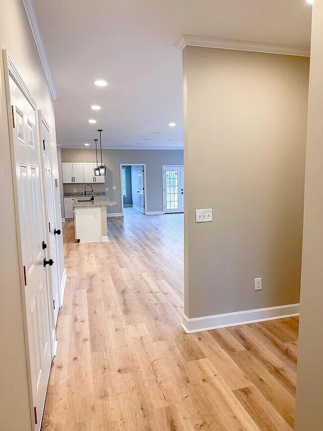 Building Photo - 226 Sylvan Rd