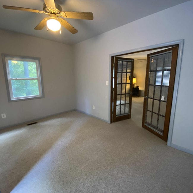 Building Photo - 1045 Stonewood Dr