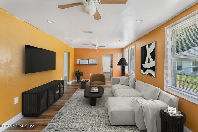 Foto del edificio - 1018 W 23rd St