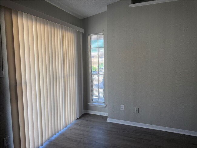 Foto del edificio - 2121 Hepburn St