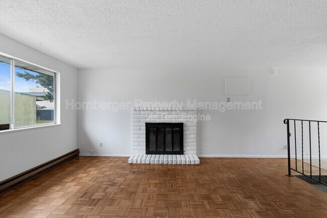 Foto del edificio - 37 E Rockwell Ave