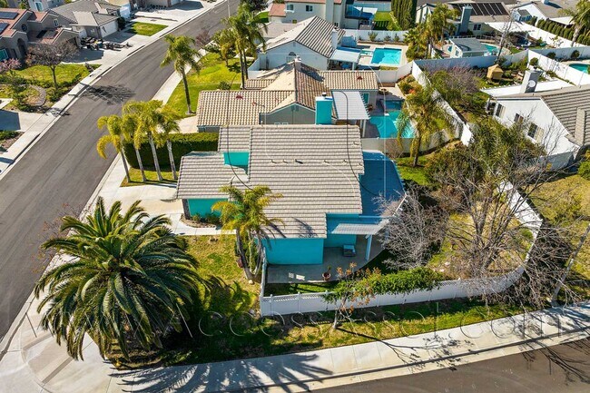 Foto del edificio - Beautiful 4 Bedroom Temecula Home with Private Backyard & Covered Patio