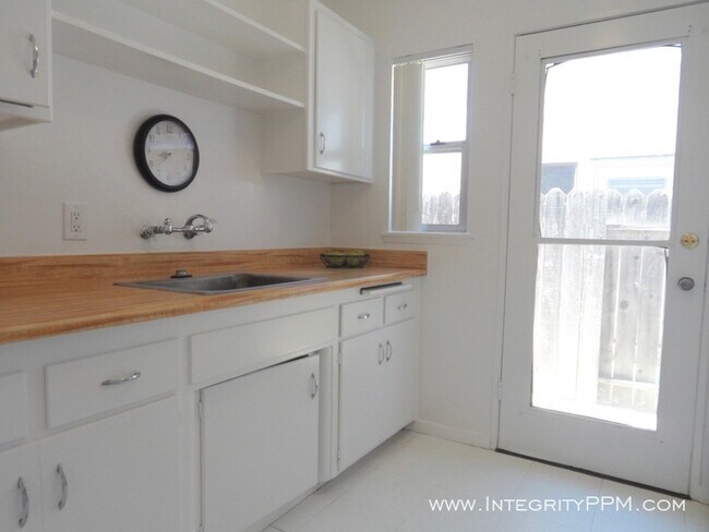 Foto del edificio - 3051 Luna Ave