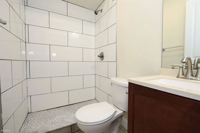 Foto del edificio - 5 br, 5 bath Triplex - 1950 N GRATZ ST Unit A