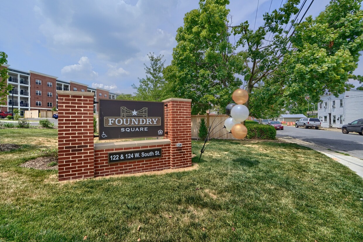 Foto principal - Foundry Square Senior Apartments