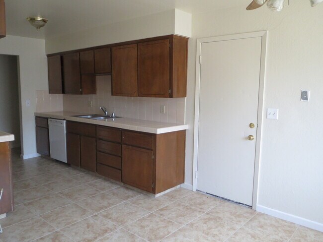Building Photo - 3382 Claremont Ave