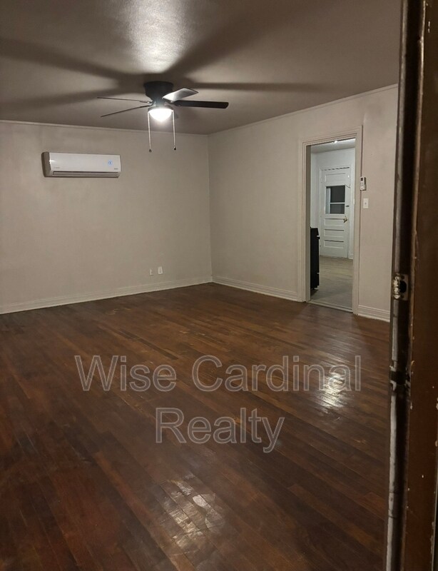 Building Photo - 124 S Avenue P