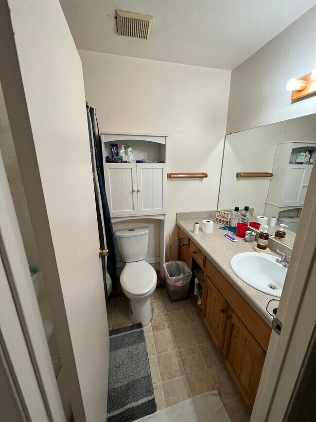 Building Photo - 3975 Riviera Dr