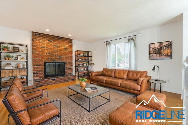 Building Photo - 2736 Delmar Dr