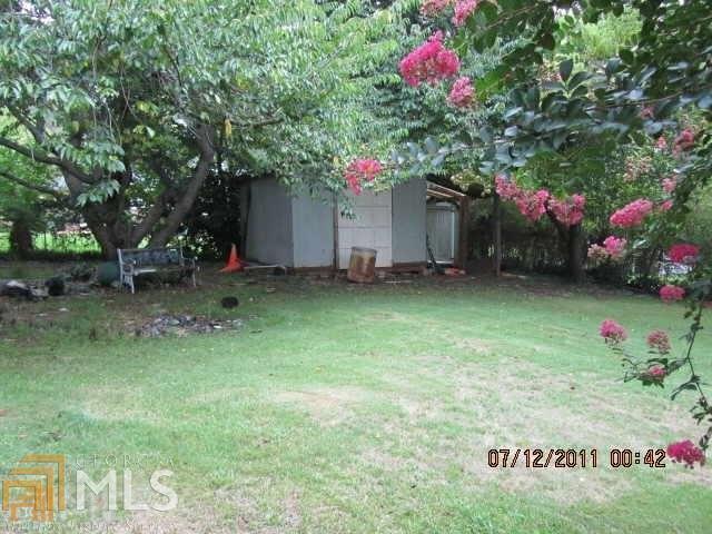 Foto del edificio - 215 Laramie Rd