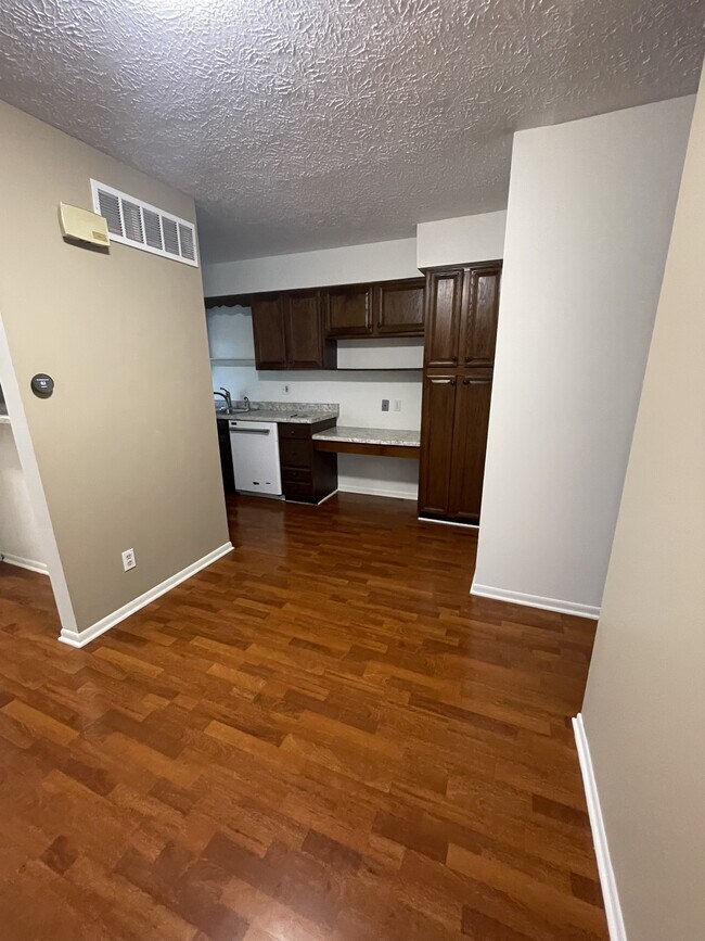 Building Photo - 2177 Woodleaf Ct