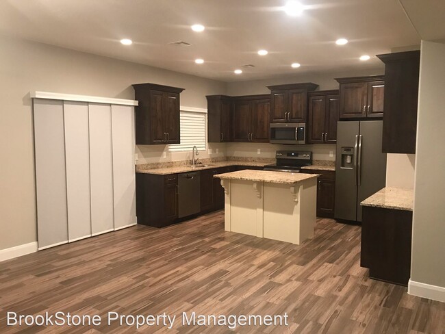 Building Photo - 3 br, 2 bath House - 1001 Curly Hollow Dr. #5