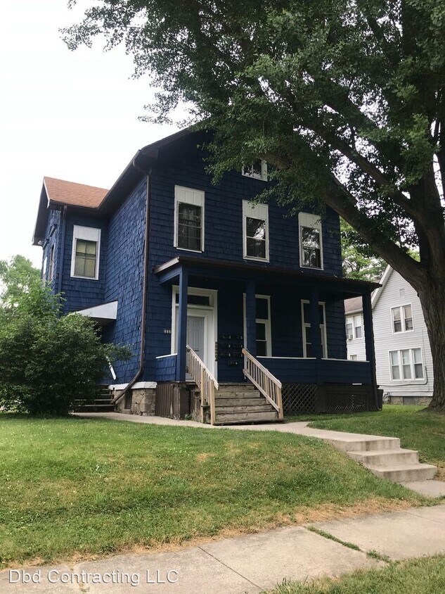 Primary Photo - 328 W Dewald St