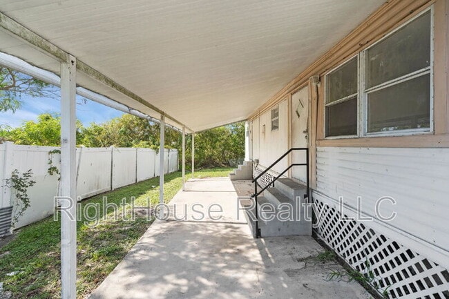 Building Photo - 2854 Lake Alfred Rd