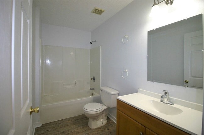 Building Photo - 536 Brock Ave