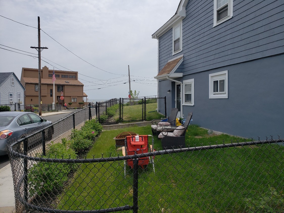 Primary Photo - 2 bed / 2 bath in Winthrop by the Sea