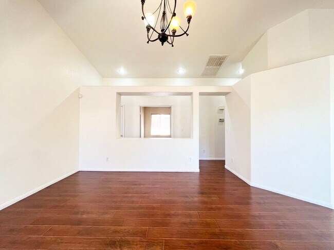 Foto del edificio - Nice corner lot single story house