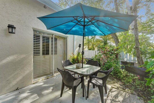Building Photo - 9836 NW 9th Ct