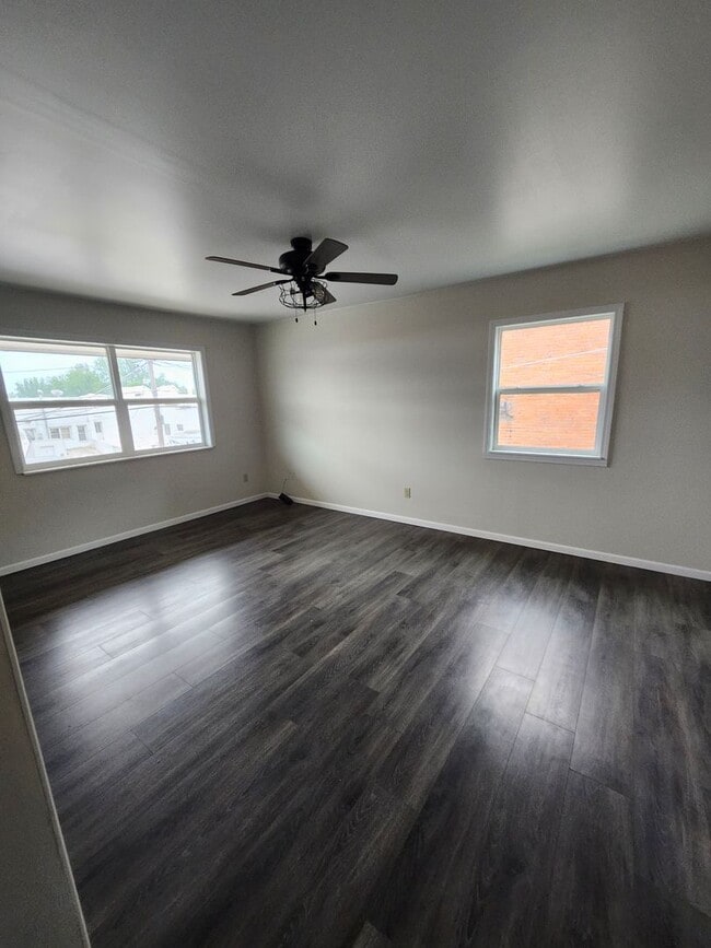 Building Photo - 2 Bedroom Apartment Downtown Brunswick