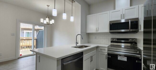 Building Photo - 603 Orchards Blvd SW