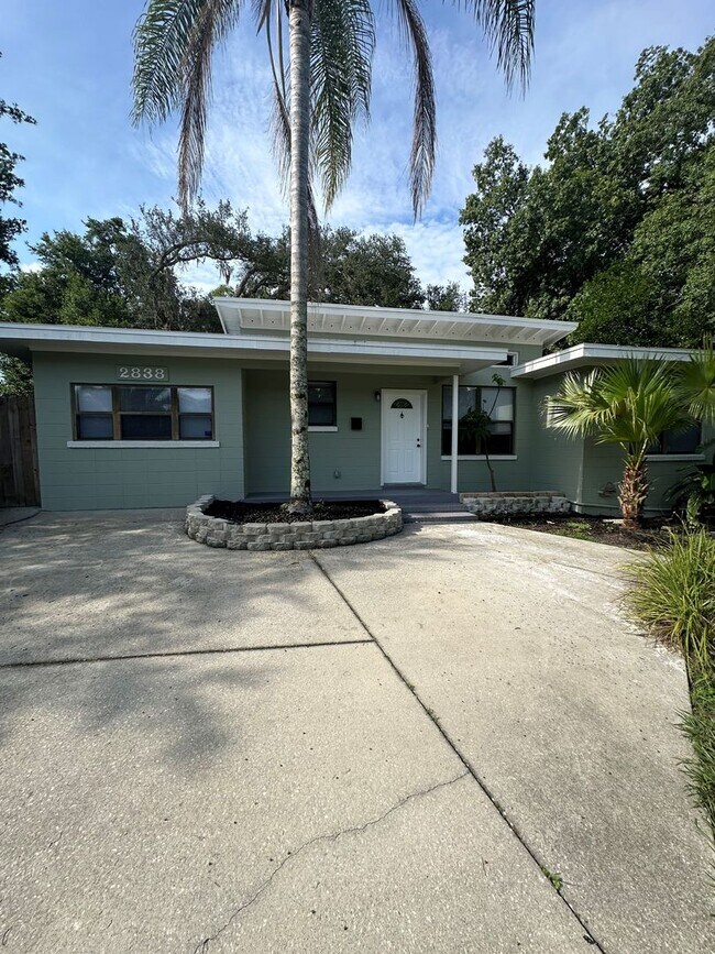 Building Photo - Southside Oasis!!