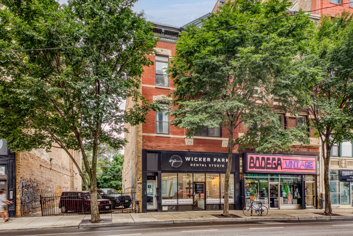 Foto principal - 1282 N Milwaukee Ave