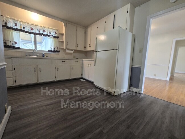 Building Photo - 521 N 6th St