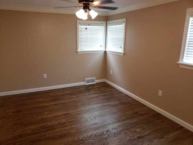 Building Photo - MOVE IN SPECIAL $500 OFF 1ST MONTH'S RENT!