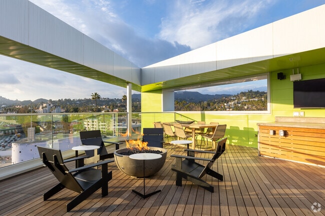 Rooftop Lounge - Fusion Hollywood