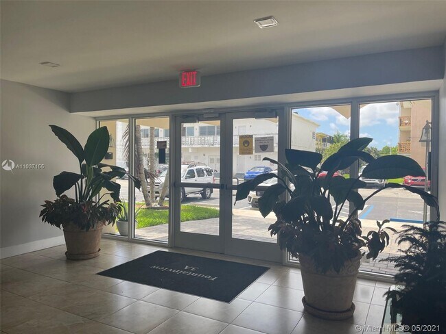 Foto del edificio - 1400 NE 169th St