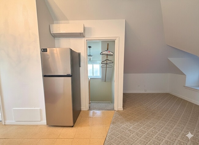 Building Photo - 74 Garfield Ave S