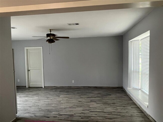 Foto del edificio - 5807 W 43rd St