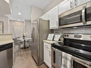 Building Photo - 806 Holmes Rd