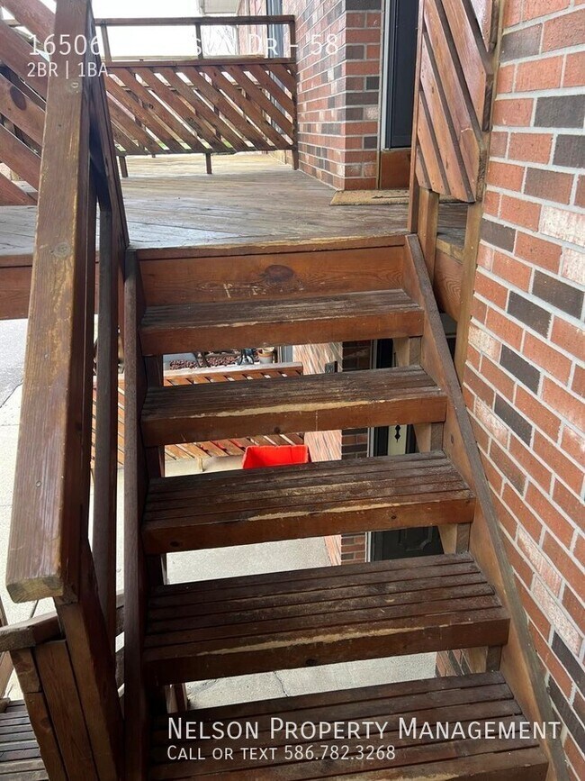 Foto del edificio - 16506 Clarkson Dr