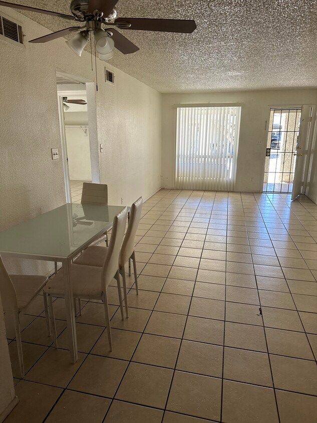 Foto principal - 465 W Ivyglen St