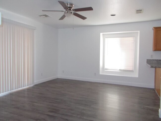 Foto del edificio - Spacious 4-Bedroom, 2.5-Bathroom Home – Fr...