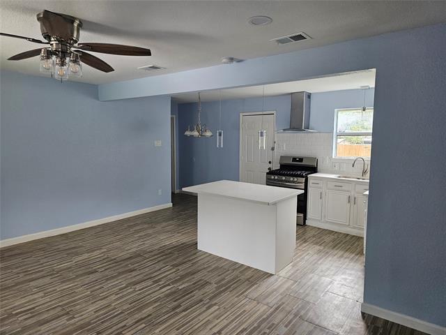 Foto del edificio - 4418 Sherwood Dr