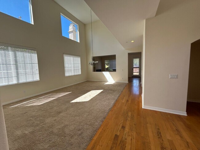Building Photo - Spacious Home in Gated Community