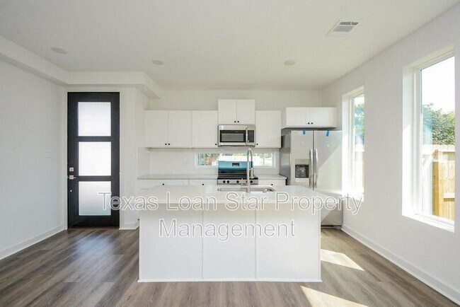 Foto del edificio - 4358 Clover St