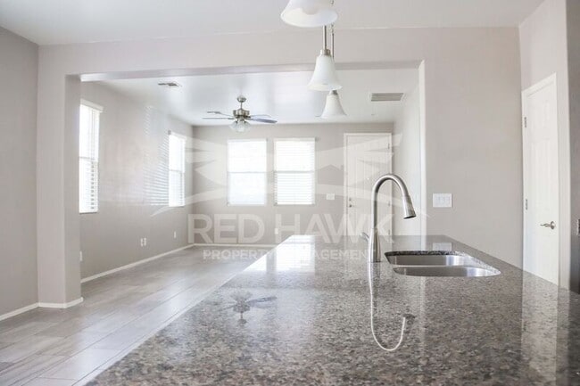 Building Photo - 250 N Sandal
