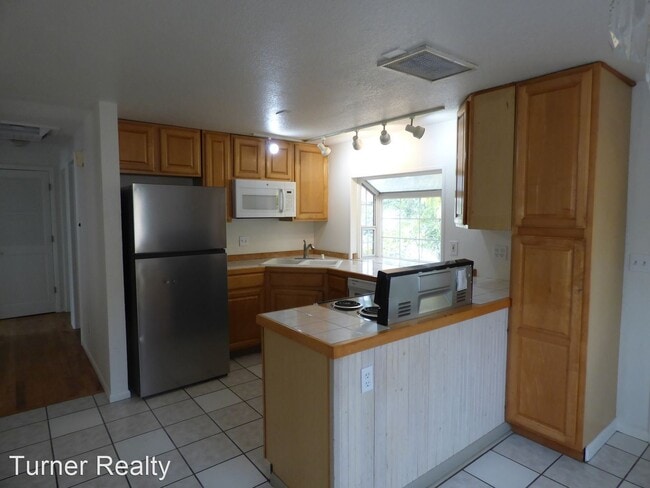 Building Photo - 3 br, 3 bath House - 125 Judson Street
