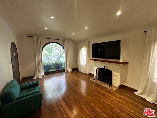 Foto del edificio - 2012 Manning Ave