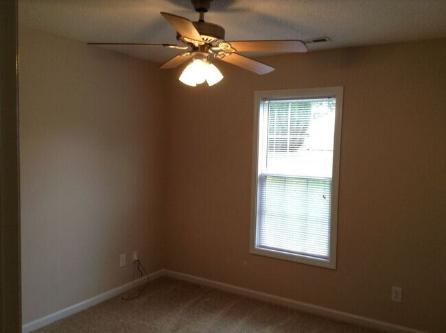Foto del edificio - 810 Pine Street // Spacious 3 bedroom 2 ba...