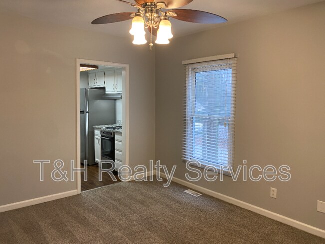 Building Photo - 751 N Rangeline Rd