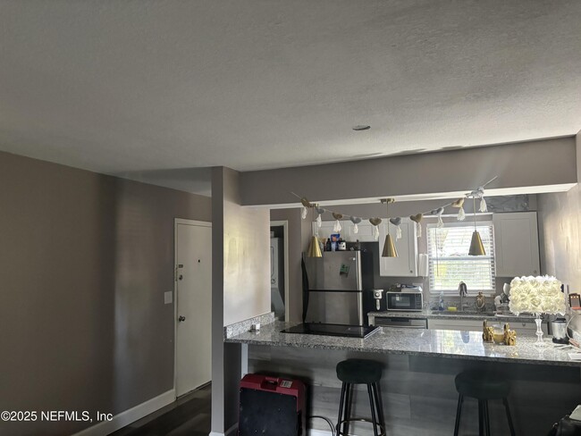 Foto del edificio - 1950 Paine Ave