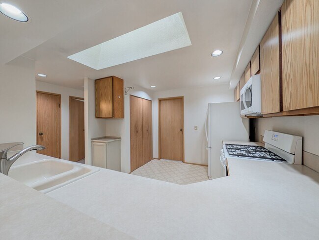 Foto del edificio - 4724 74th Pl NE