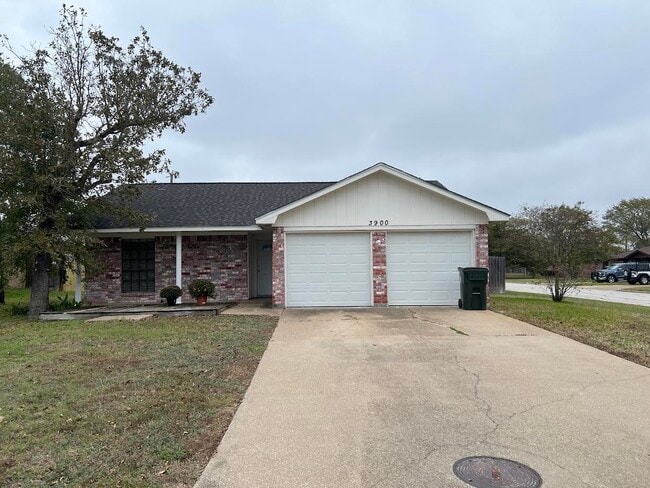 Building Photo - 3900 Windwood Cir