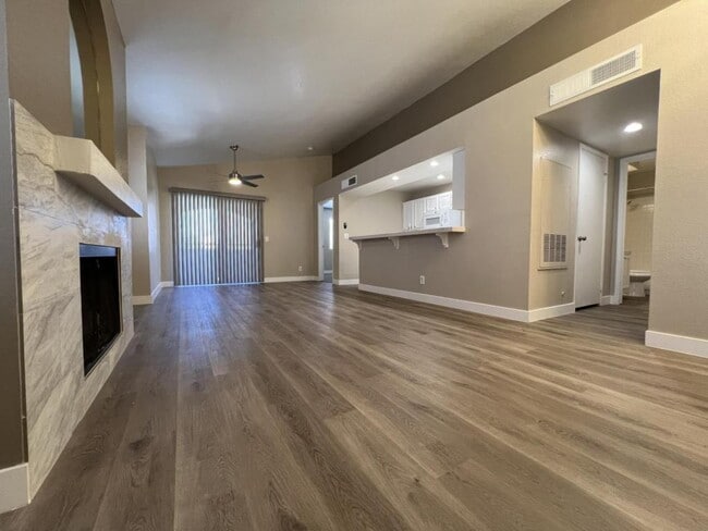 Building Photo - 7570 W Flamingo Rd